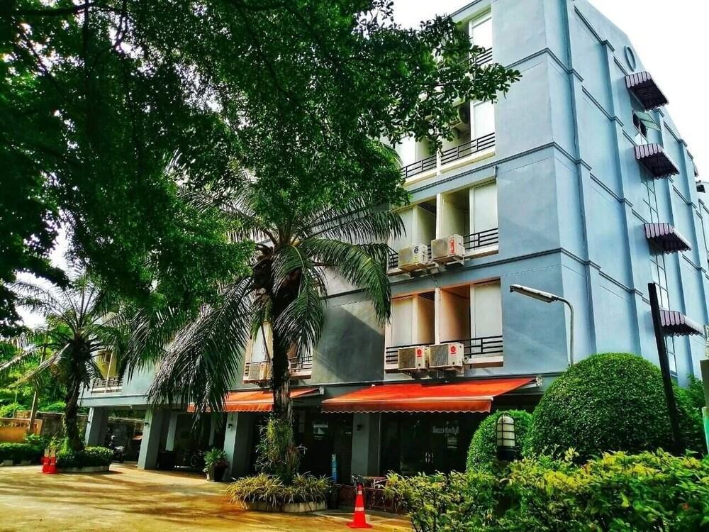 Beerapan Hotel Bangkok Exterior foto