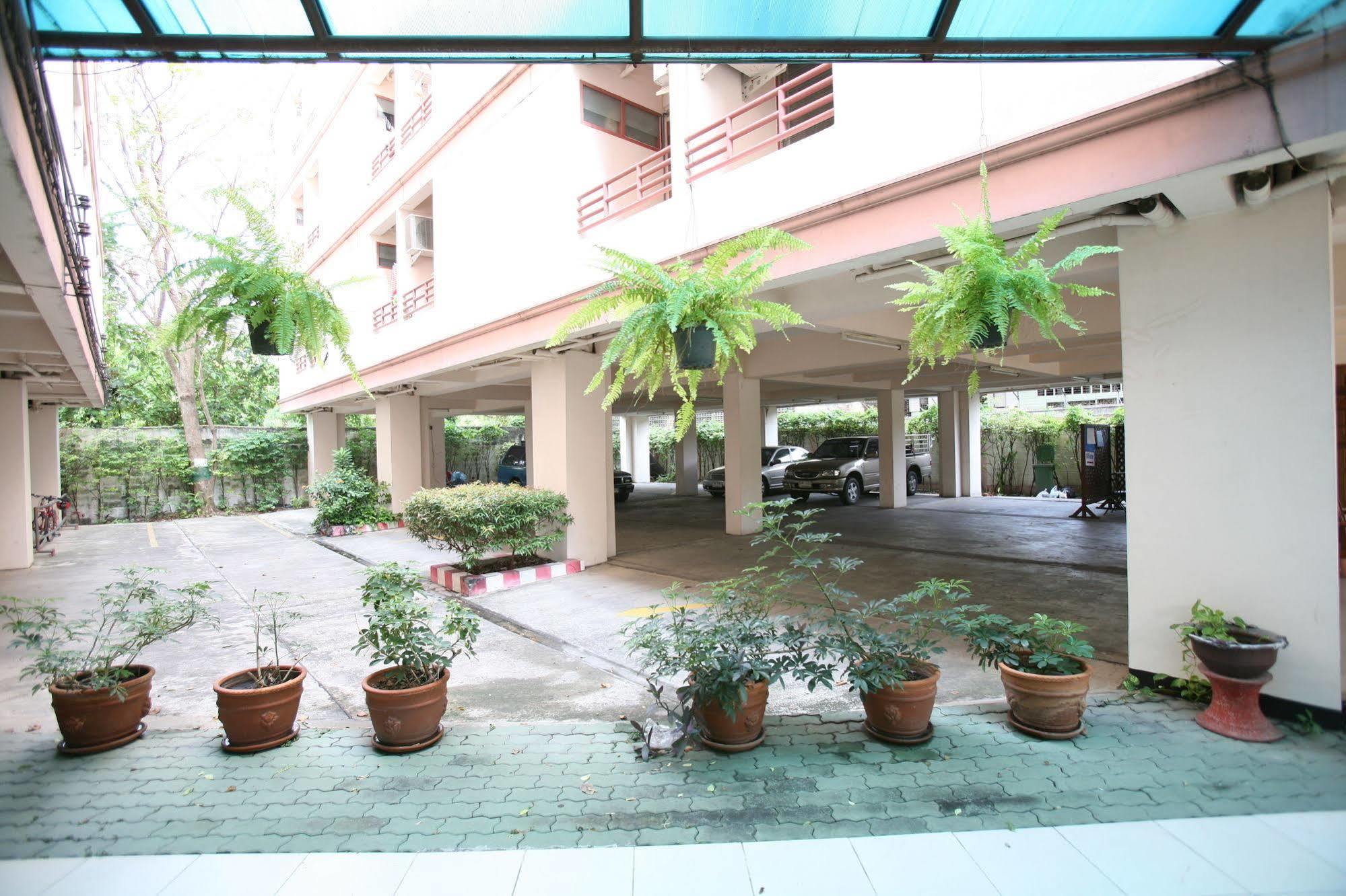 Beerapan Hotel Bangkok Exterior foto