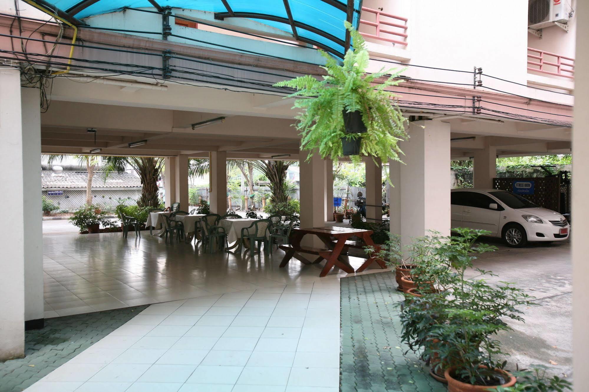 Beerapan Hotel Bangkok Exterior foto