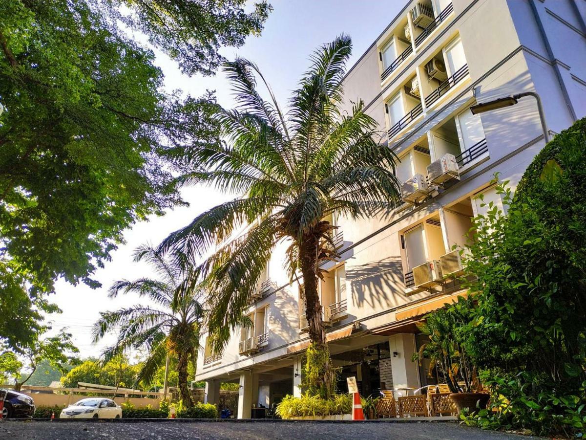 Beerapan Hotel Bangkok Exterior foto