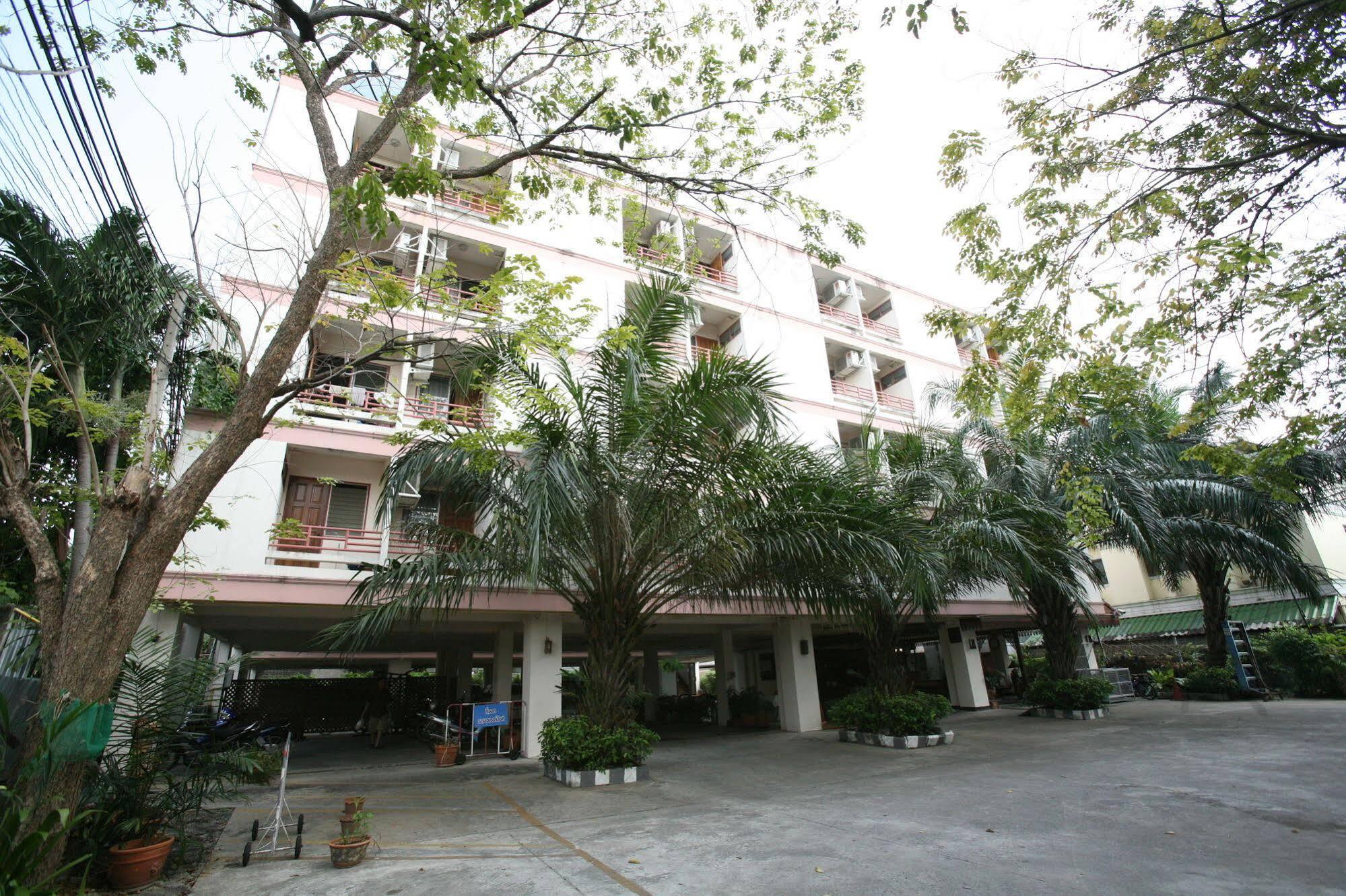 Beerapan Hotel Bangkok Exterior foto