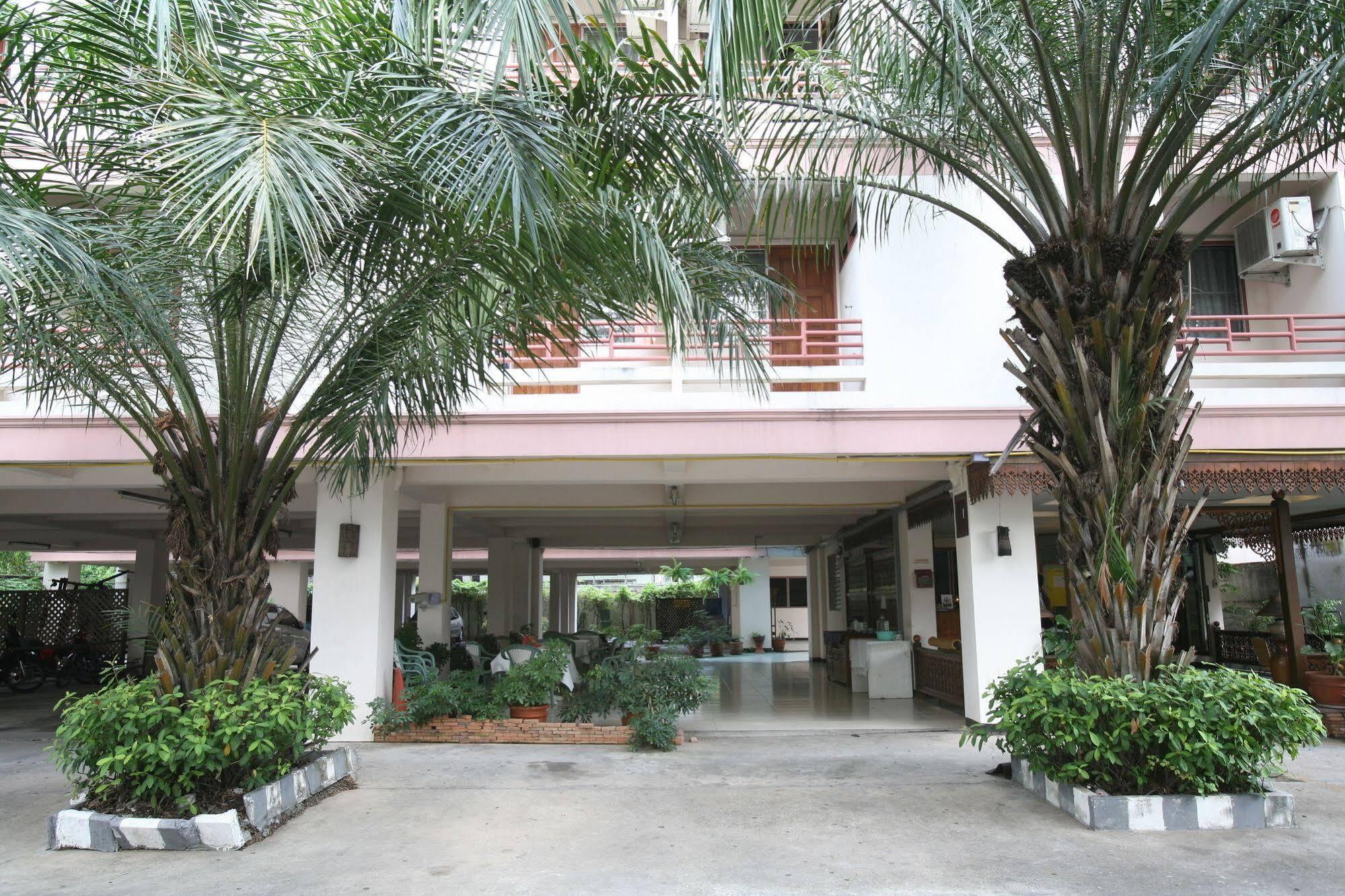 Beerapan Hotel Bangkok Exterior foto
